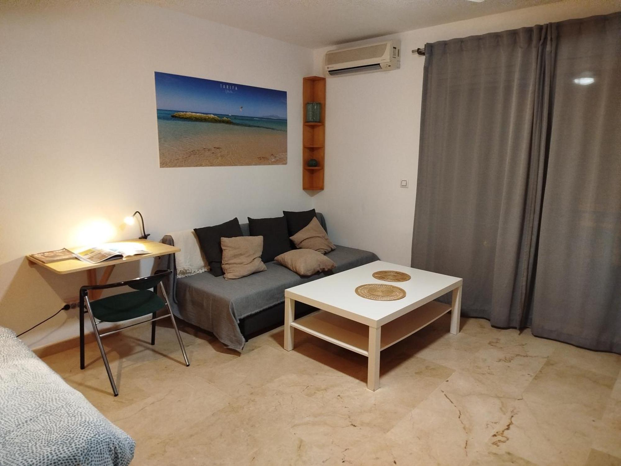 Appartement En La Calle Principal Con Solarium. Tarifa